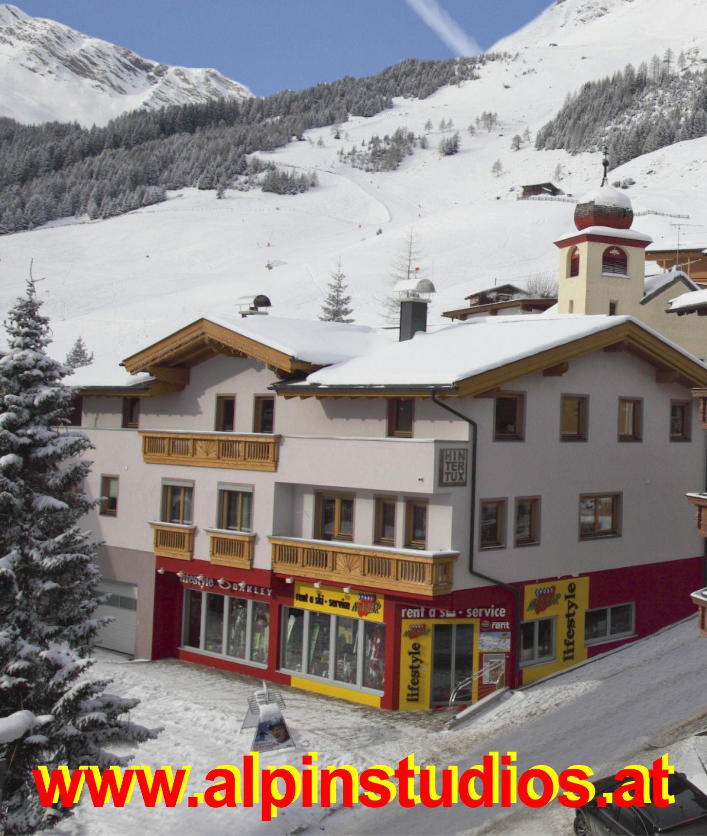 feratel-Hintertux, Haus - Kasse Panoramaalm HTT mit Winterbild