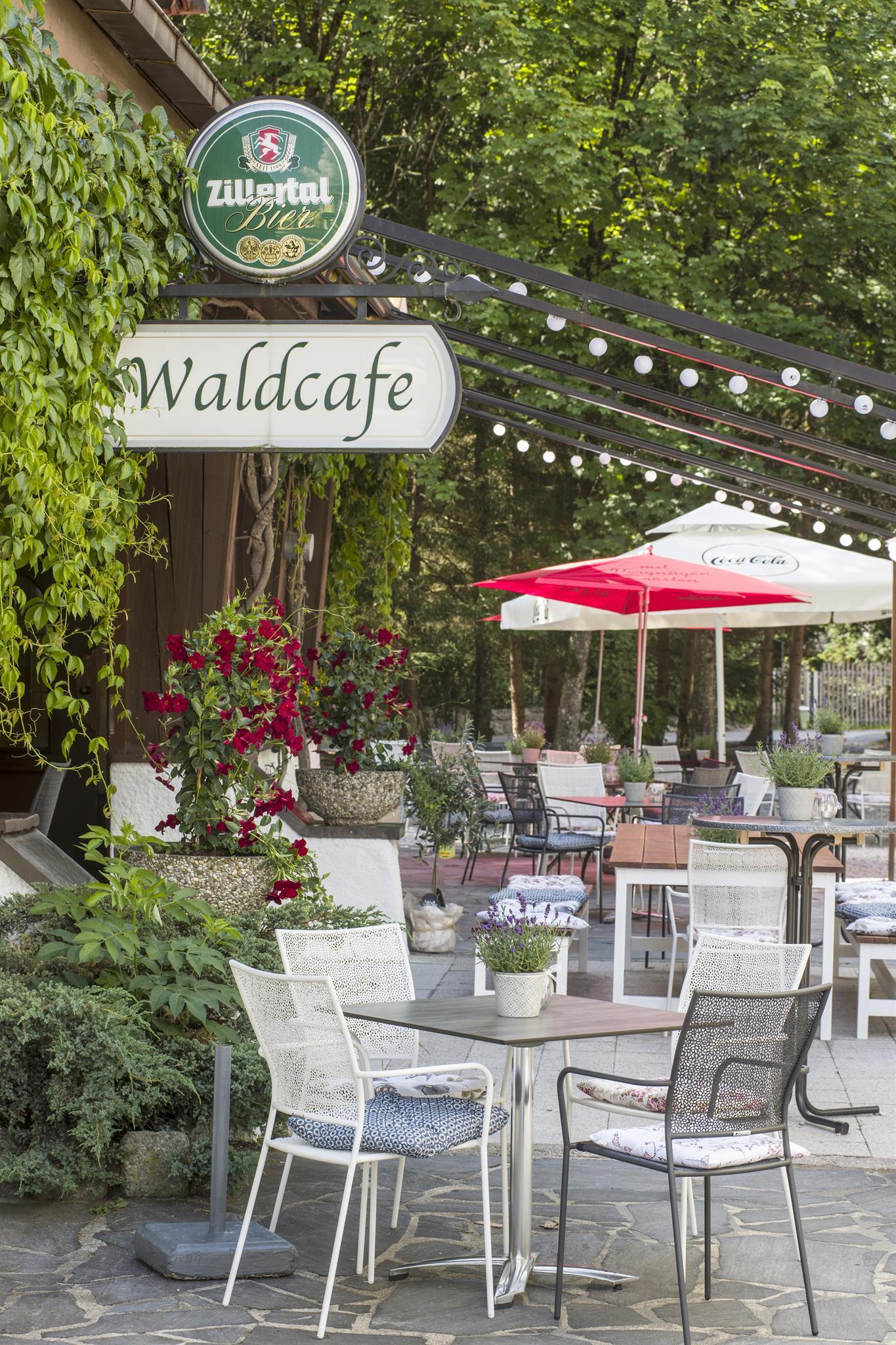feratel-Gasthof_Waldcafe_Mayrhofen_Gastgarten