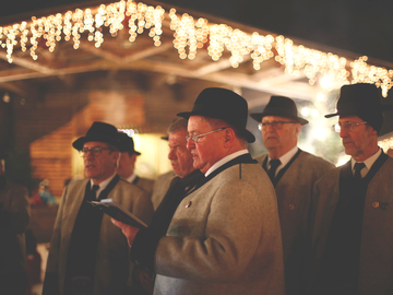 mys-"Klöpfel" carol singing at some of Mayrhofen's most beautiful spots-Männergesangverein Mayrhofen