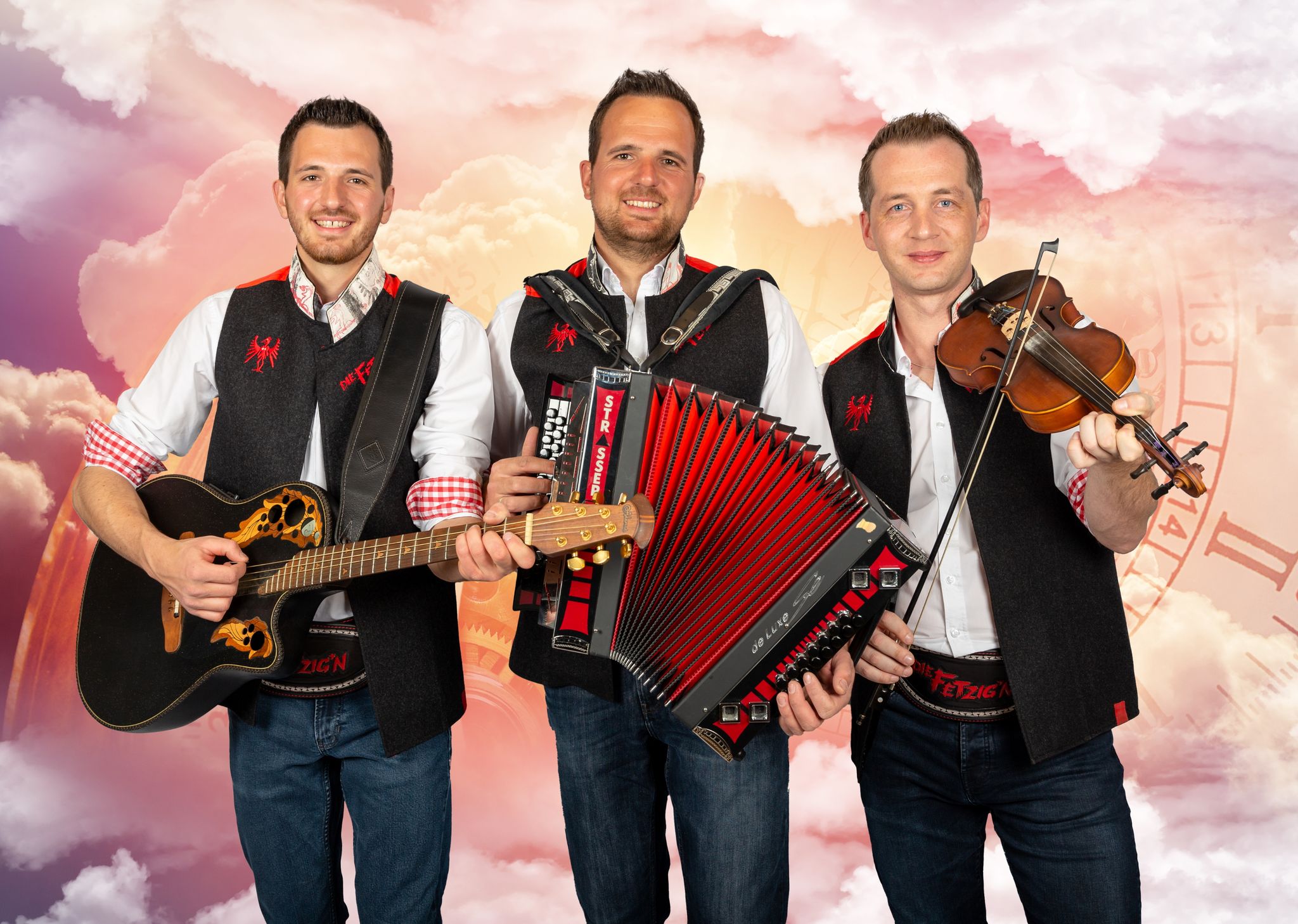 The image shows the musicians of the band ‘Die Fetzign’ with their instruments.