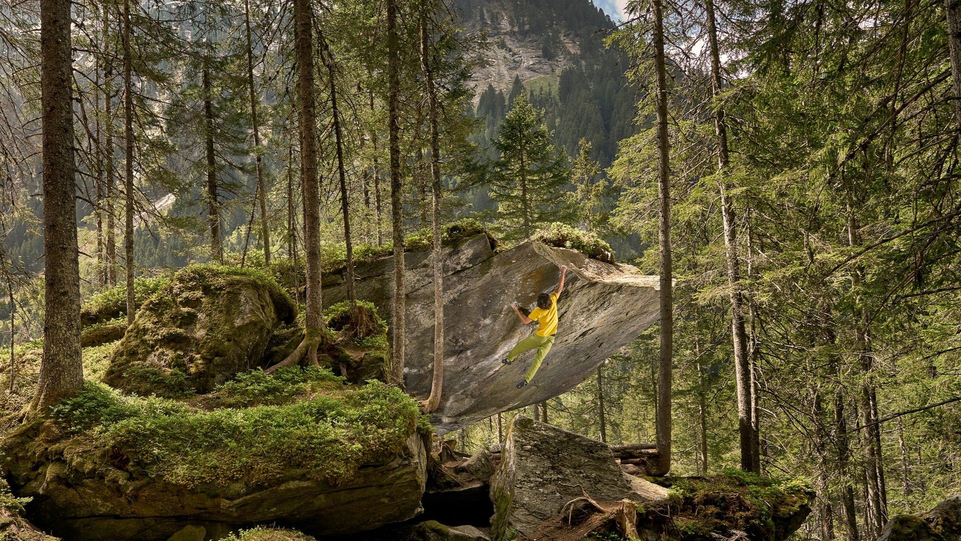 Alexander Rieser in dem Boulder "El Gawhara" (8a). Breitlahner Wald, Zillertal