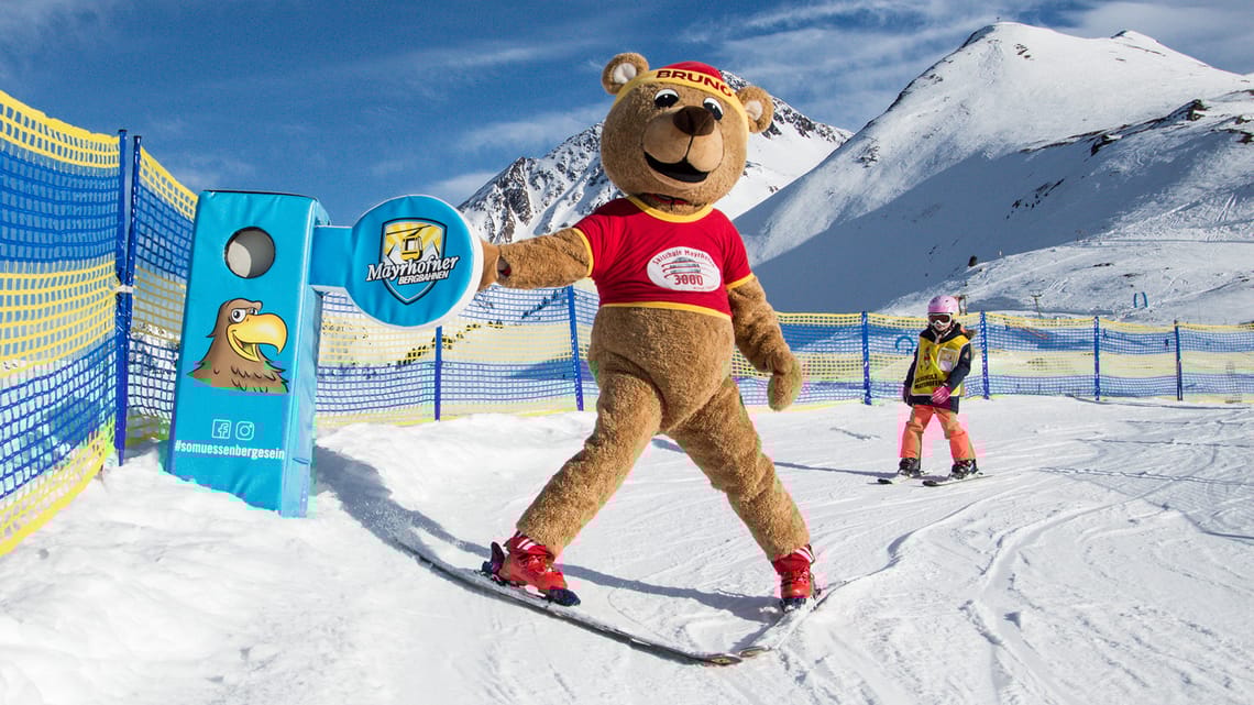 Book your ski instructor on Mount Ahorn n Mayrhofen for skiing or snowboard lessons. Ski School Mayrhofen 3000 - your skischool on Mount Ahorn