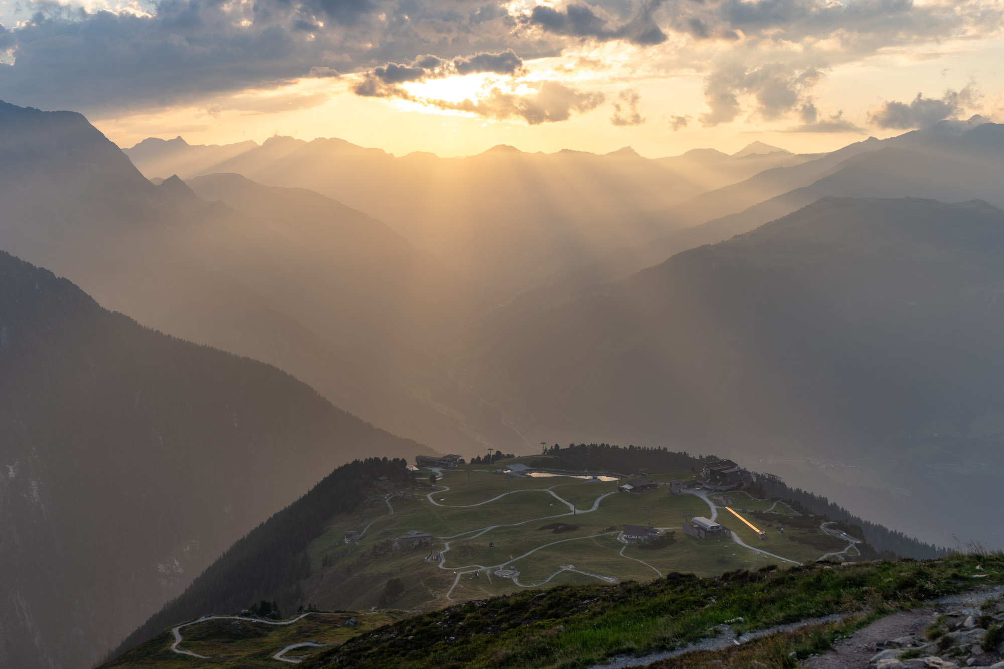 mbb_mountopolis_SonnenUntergangsGondel_Ahorn (2).jpg