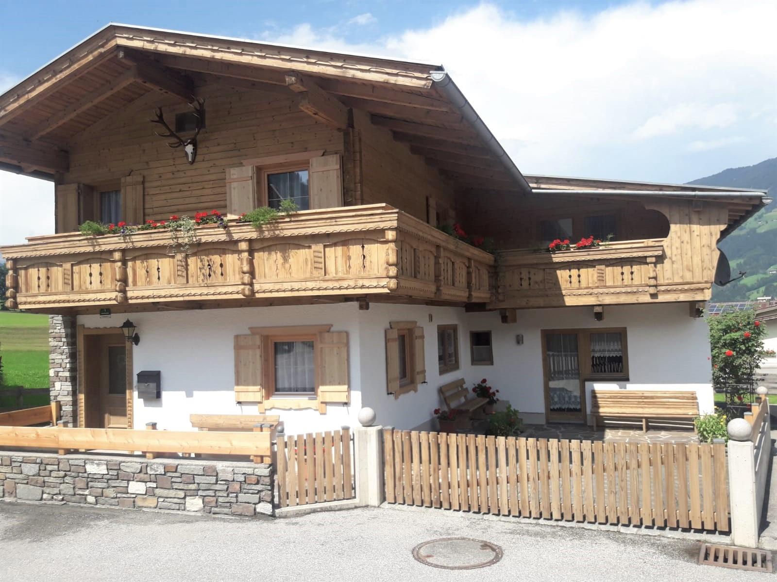 feratel-Jagerhäusl - Zillertal_Fügen_Jagerhaeusl_Hauser_Hausansicht Som