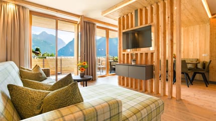 feratel-Alpin Apartments - innen_og2_app18_wohn_ess_zimmer_balkon