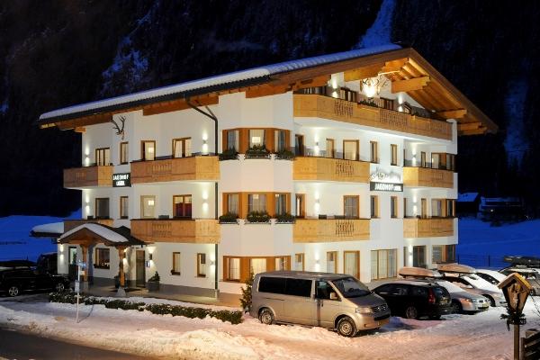 feratel-Appartment Jagdhof Ligedl - Jagdhof Ligedl Mayrhofen - bei Nacht
