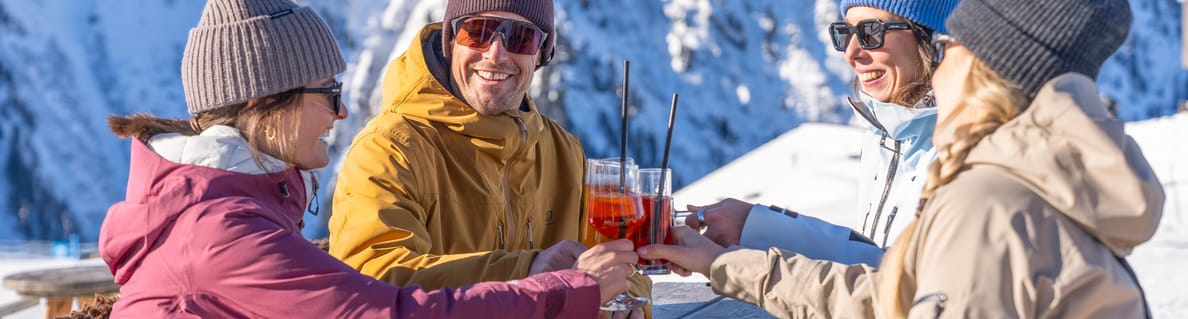 mhf-white-lounge-schneebar.jpg mhf-white-lounge-schneebar.jpg