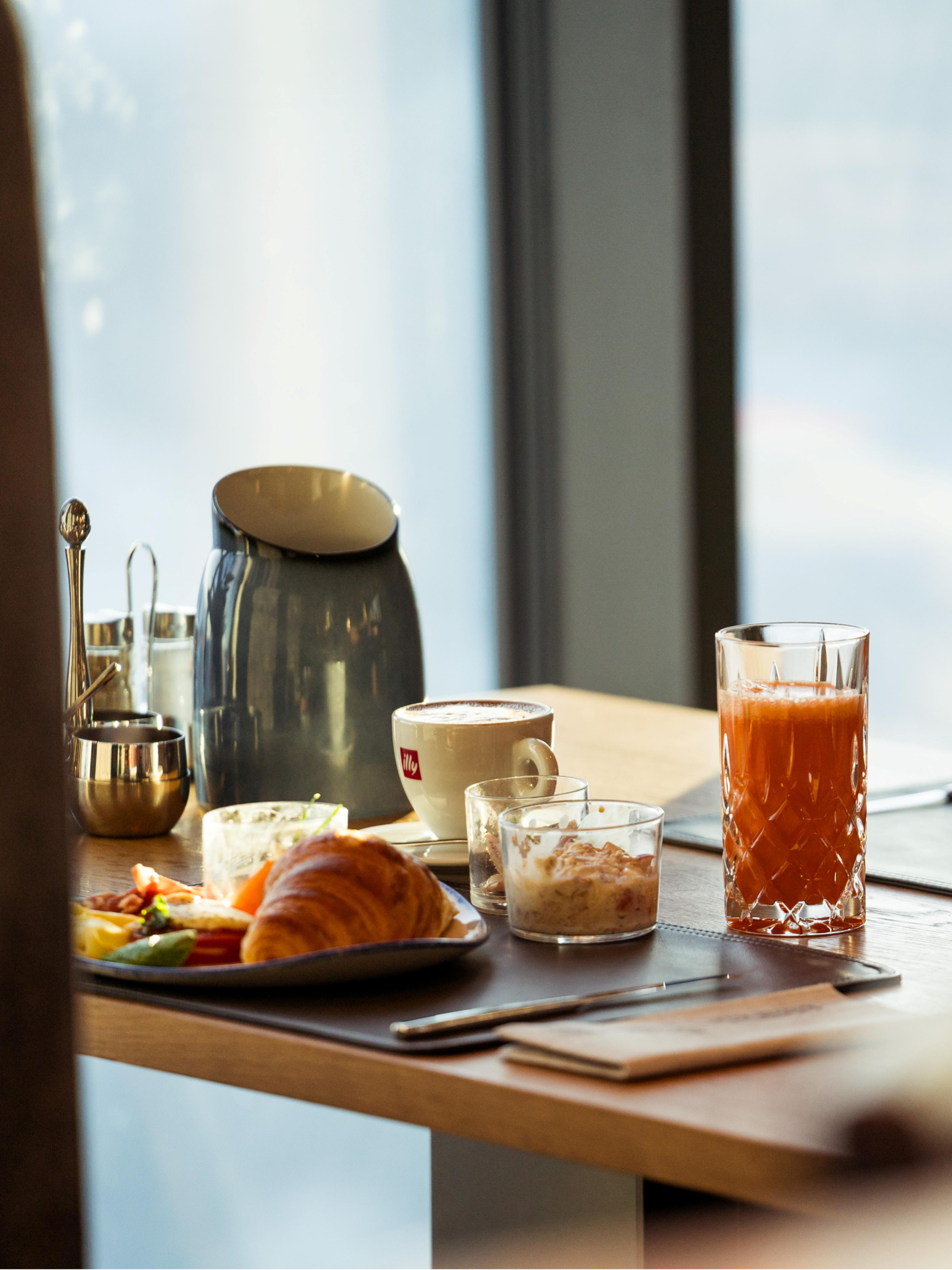 Frühstückstisch im Albergo
