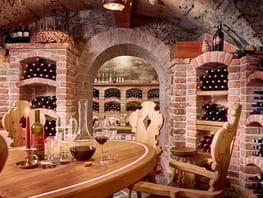 mys-Premium Wine-Tasting im Hotel Neue Post-Hotel Neue Post / Familie Pfister KG - weinkeller_shop1.jpg Premium Wine-Tasting im Hotel Neue Post