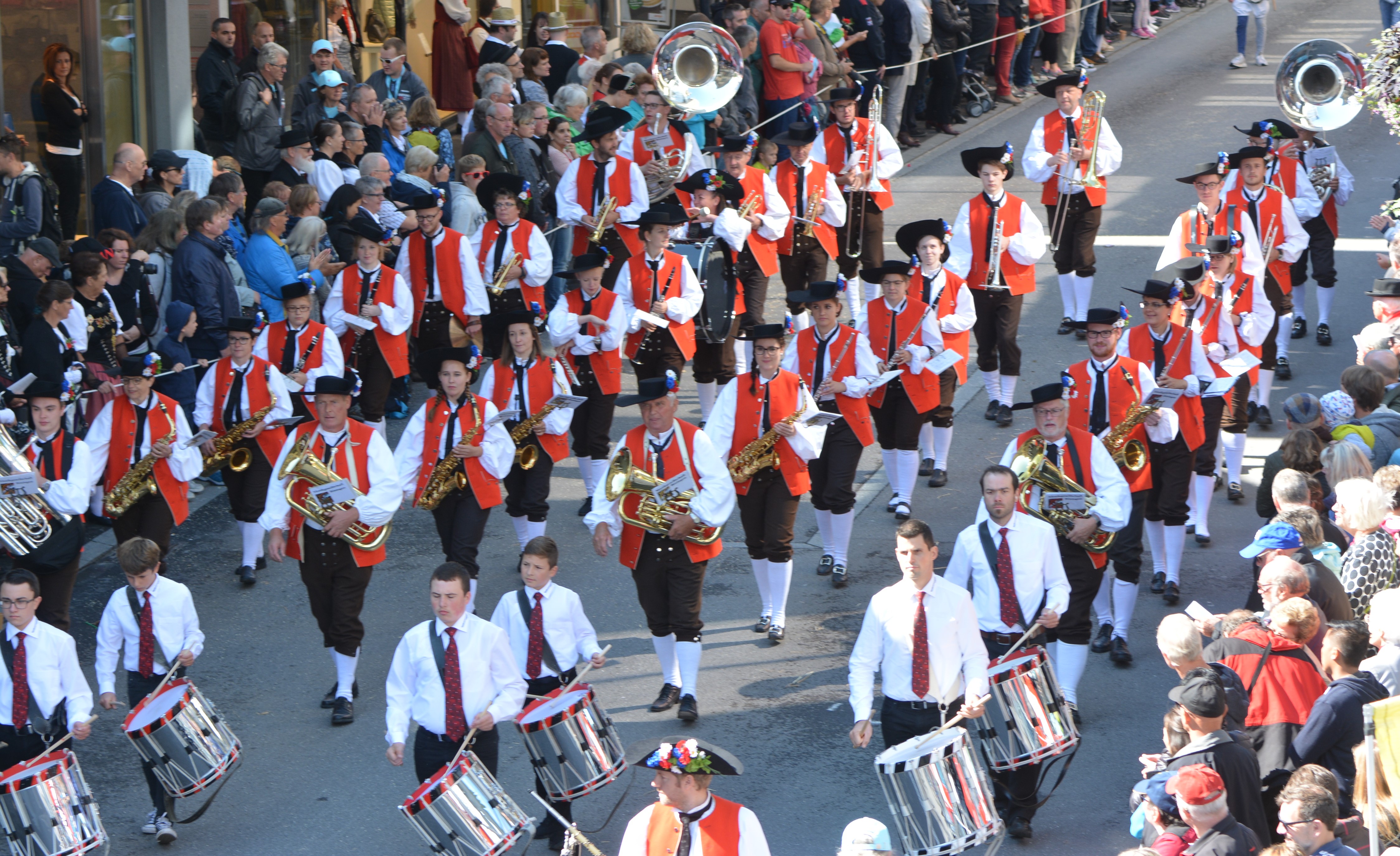 mys-Guest concert by the Bösingen Music Society at the music pavilion Mayrhofen-MG Bösingen Unspunnenfest Umzug
