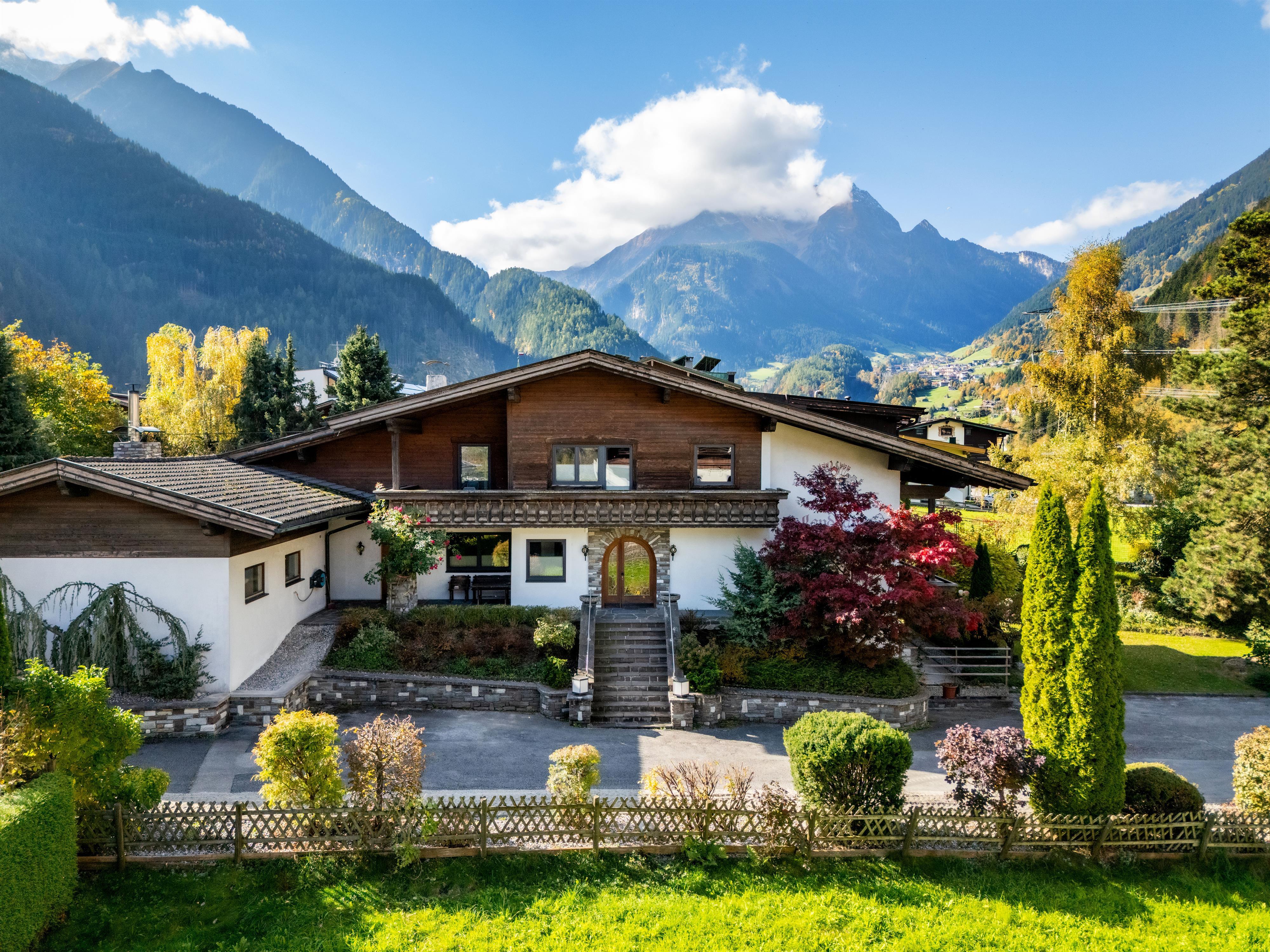 feratel-Landhaus zum Griena - Außenansicht Herbst