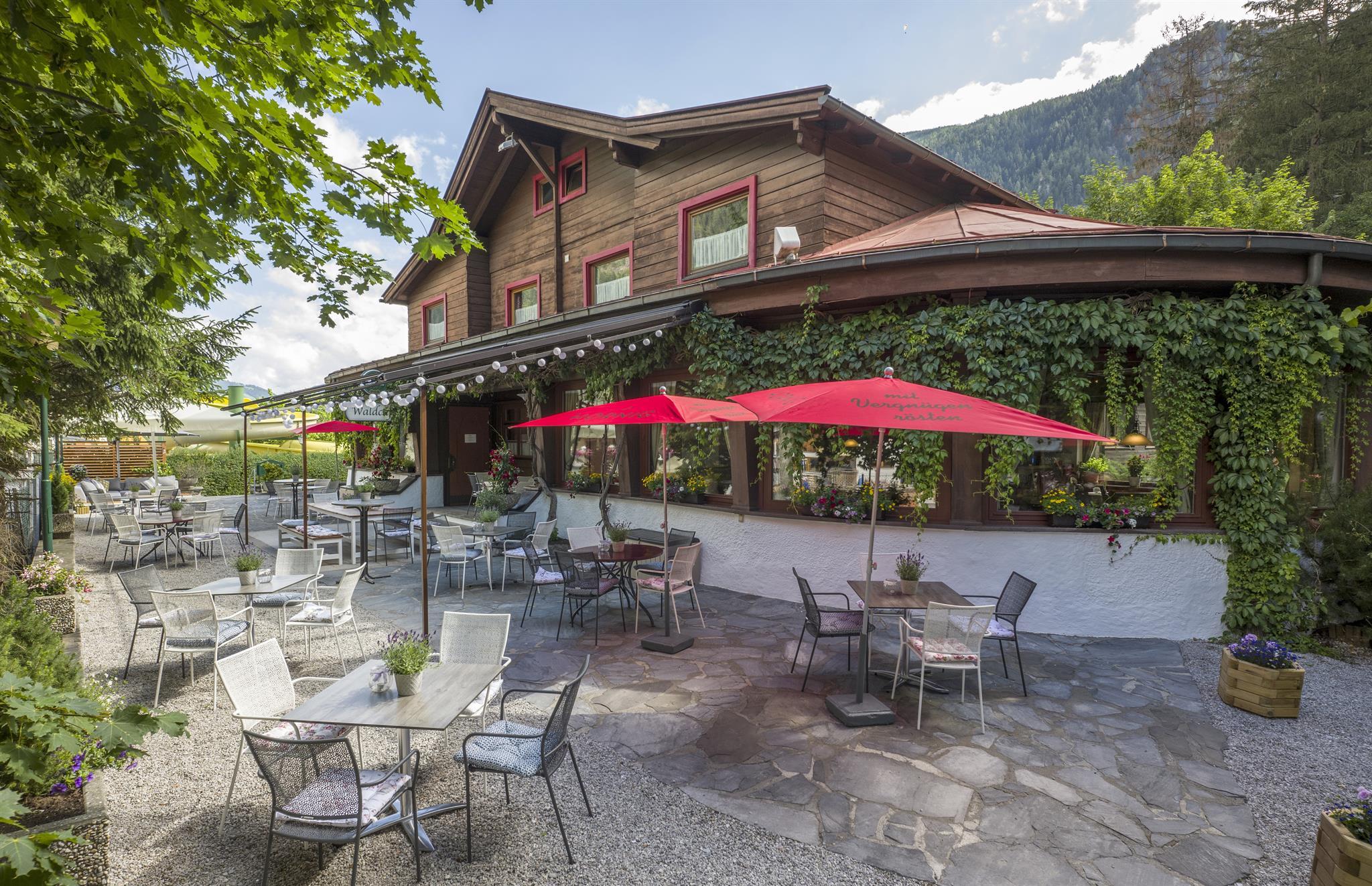 feratel-Gasthof_Waldcafe_Mayrhofen_Gastgarten