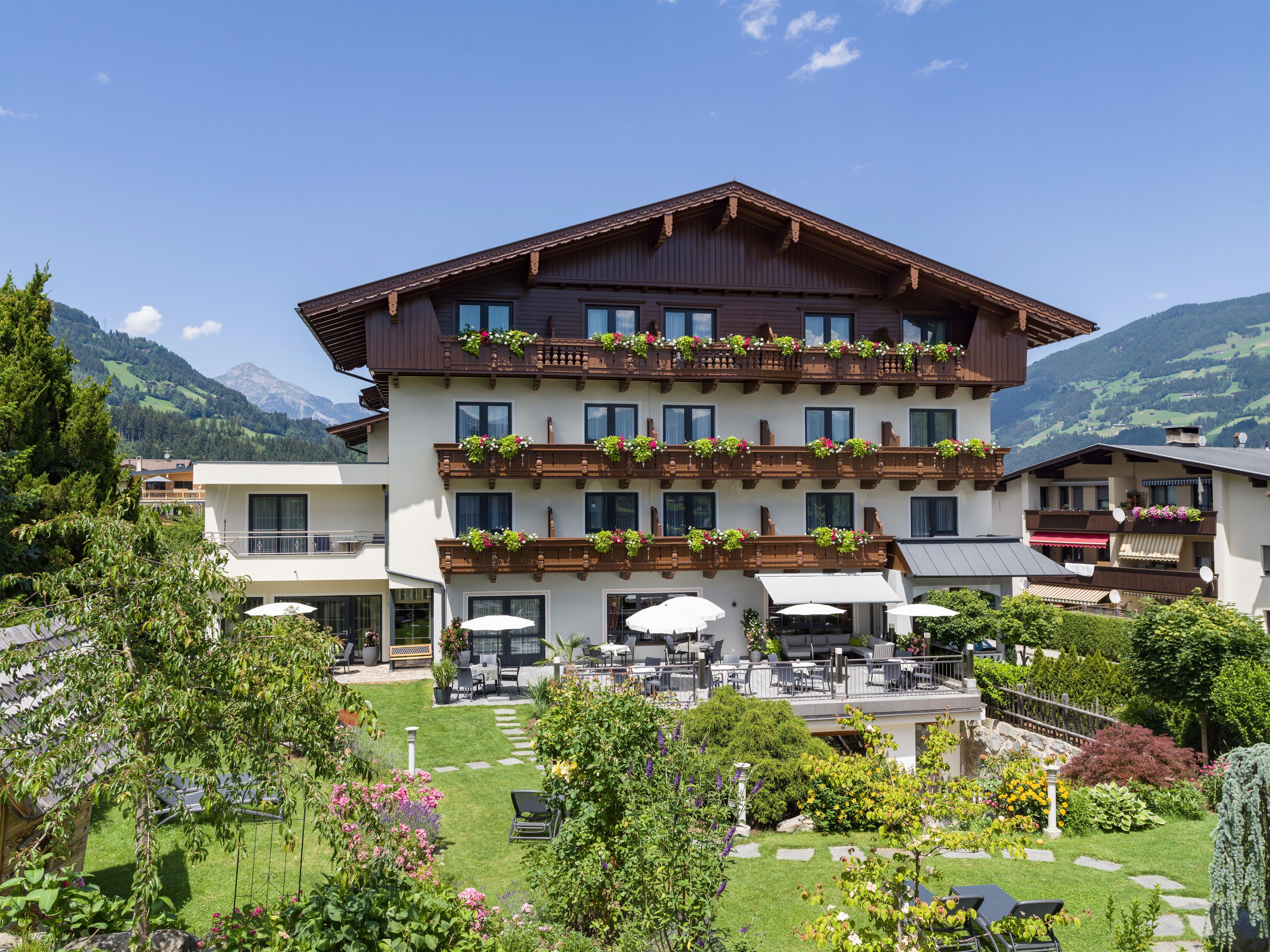 feratel-Hotel Landhaus Zillertal - Landhaus_Zillertal_Pangratzbergstrasse_27_Fuegen_0