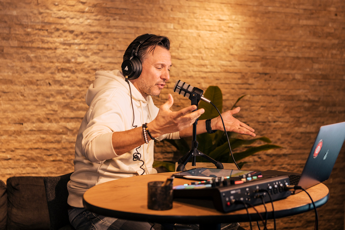 mys-1 JAHR NETZWERK-KOOPERATION I PREMIUM PAKET-PODCAST WOHNZIMMER 3