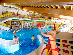 mys-Eintritt Hallenbad und Sauna im Erlebnisbad Mayrhofen-Erlebnisbad Mayrhofen Ges.m.b.H - WINTER-SCHWIMMEN-HALLENBAD-FOTO-CICERO.jpg