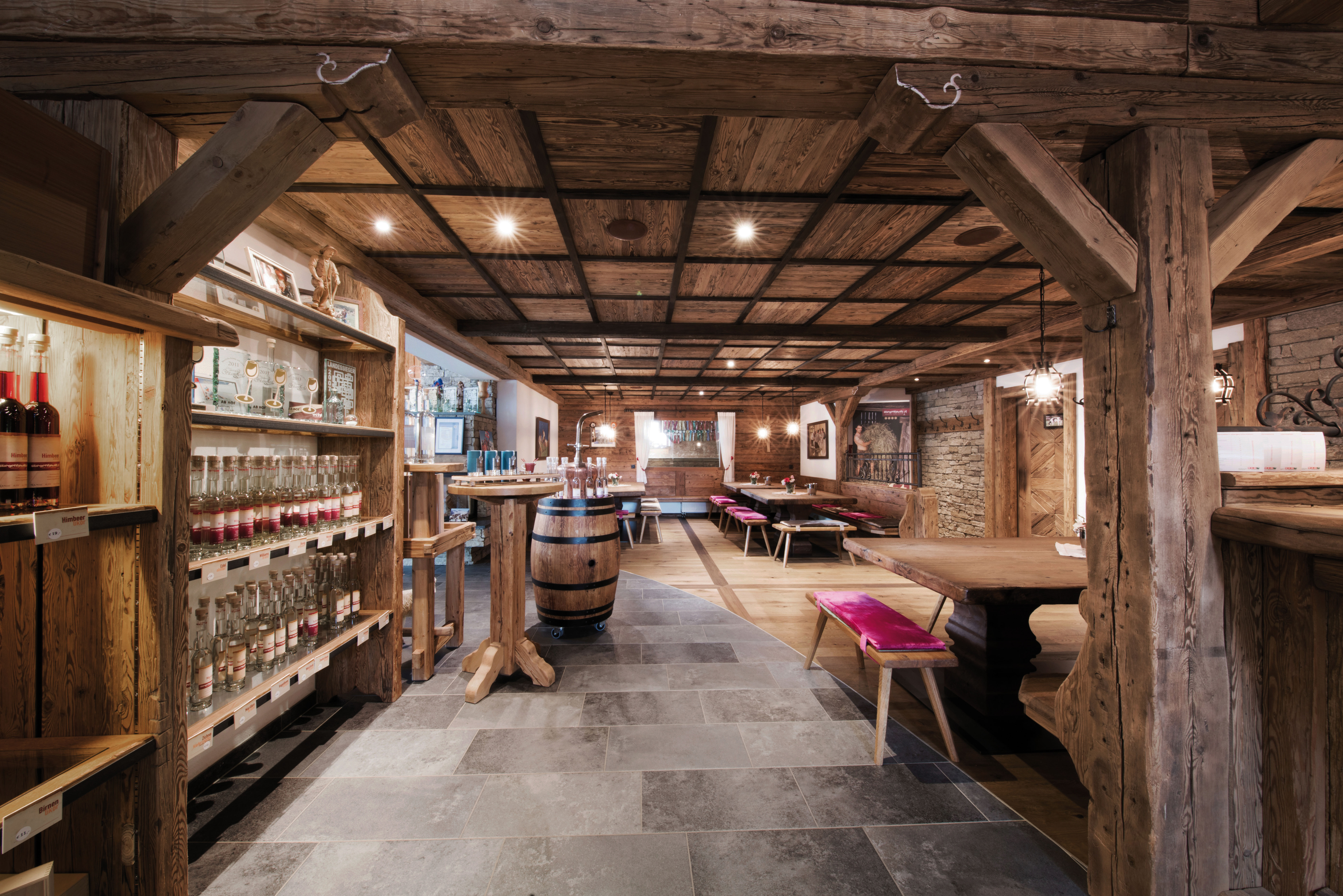 mys-Exploration tour of schnapps tasting STIEGENHAUSHOF-Schaubrennerei Stiegenhaushof KG - Stiegenhauser-Verkostungsraum.jpg