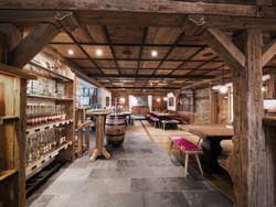 mys-Exploration tour of schnapps tasting STIEGENHAUSHOF-Schaubrennerei Stiegenhaushof KG - Stiegenhauser-Verkostungsraum.jpg