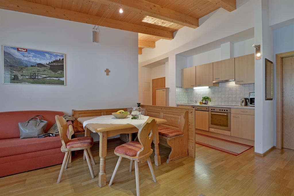 feratel-Haus der Mitte - apartments_mayrhofen_saphir_livingroom