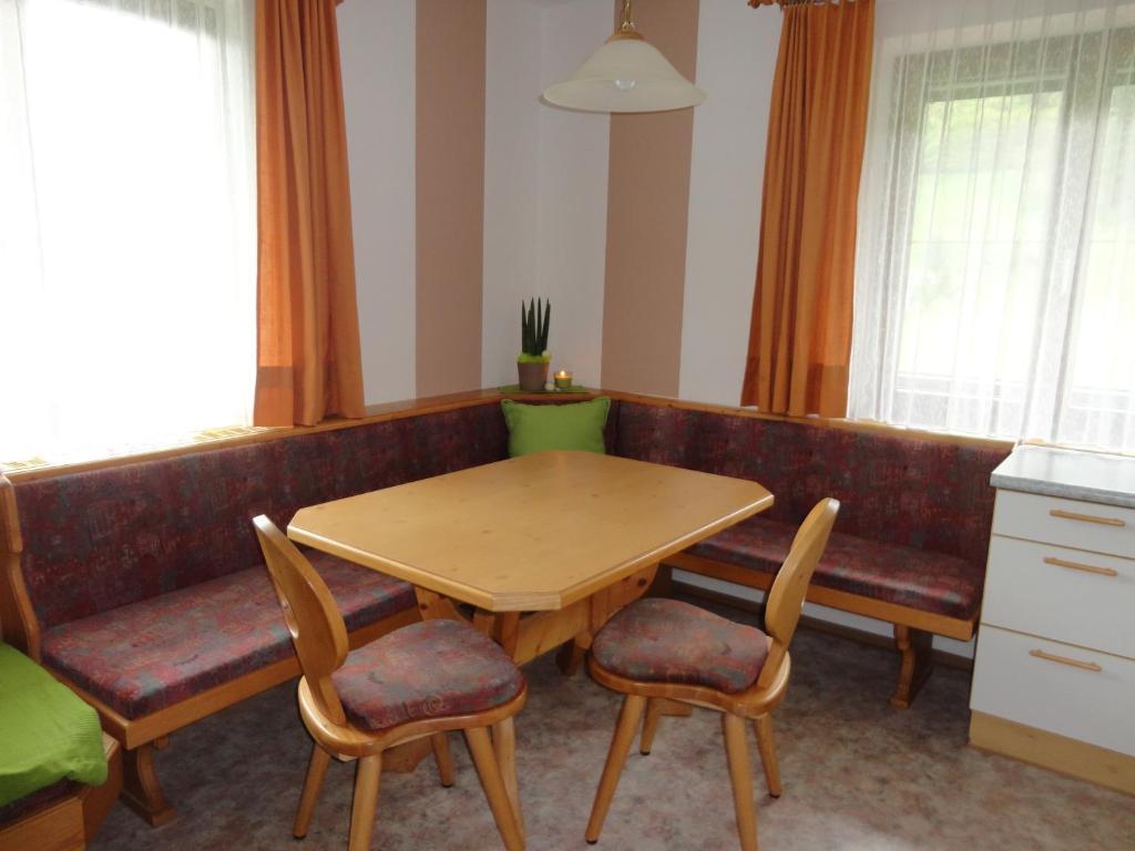 feratel-Wiesenhof - Zillertal_Wiesenhof_Ferienwohnung Eva_Küche_Sitzec