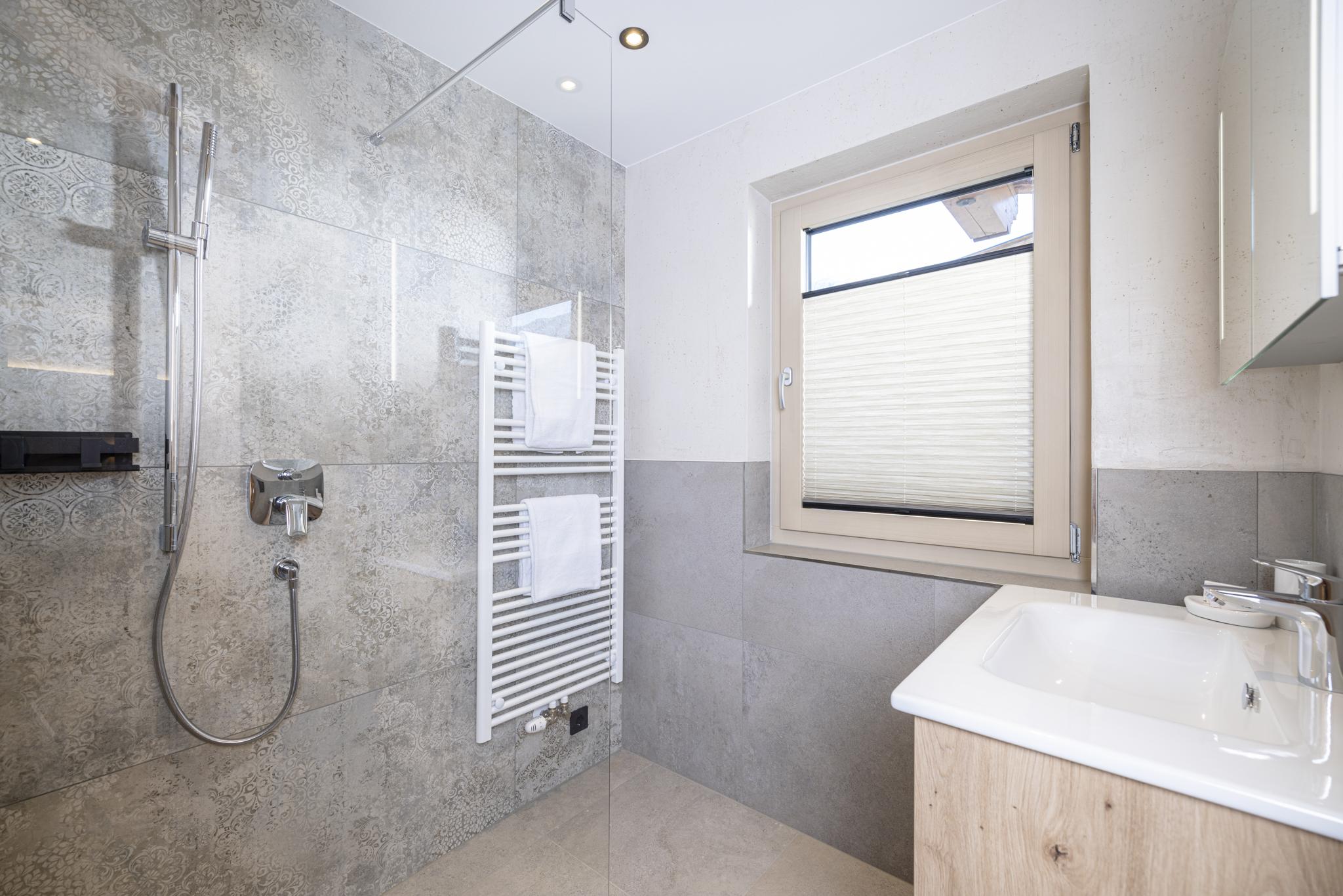 feratel-Ferienwohnungen Dorfbäck & Bäckenhaus - Badezimmer Apartment Enzian