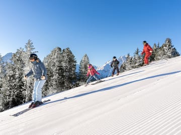 mbb_mountopolis_winter_neu_2025_skifahren_familie_2 Sicherheit im Mayrhofner Bergwinter