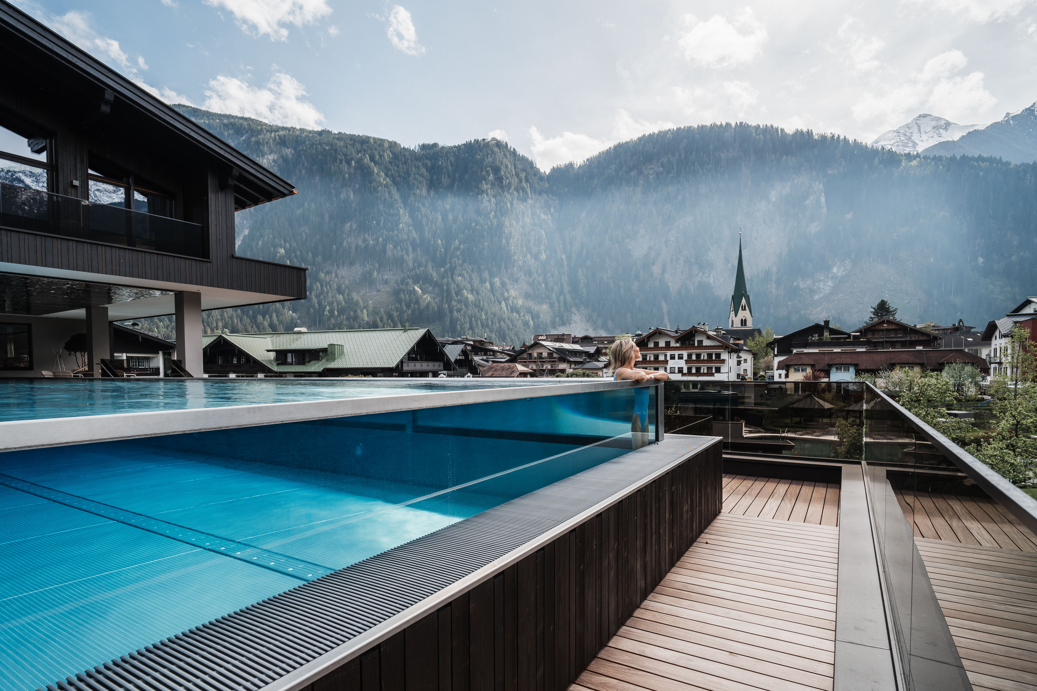 Infinity Pool im Neuhaus Zillertal Resort