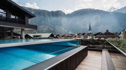 Infinity Pool im Neuhaus Zillertal Resort