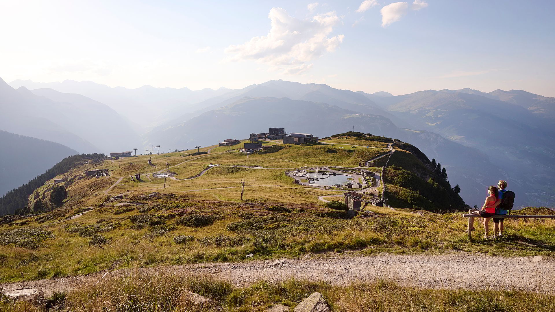 Blick auf das AhornPlateau mit dem AhornSee im Sommer in Mayrhofen im Zillertal