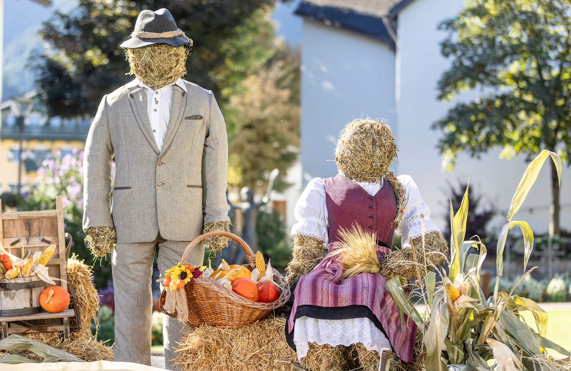 Rosi on her autumn tour in Zillertal Rosi the straw doll in Mayrhofen