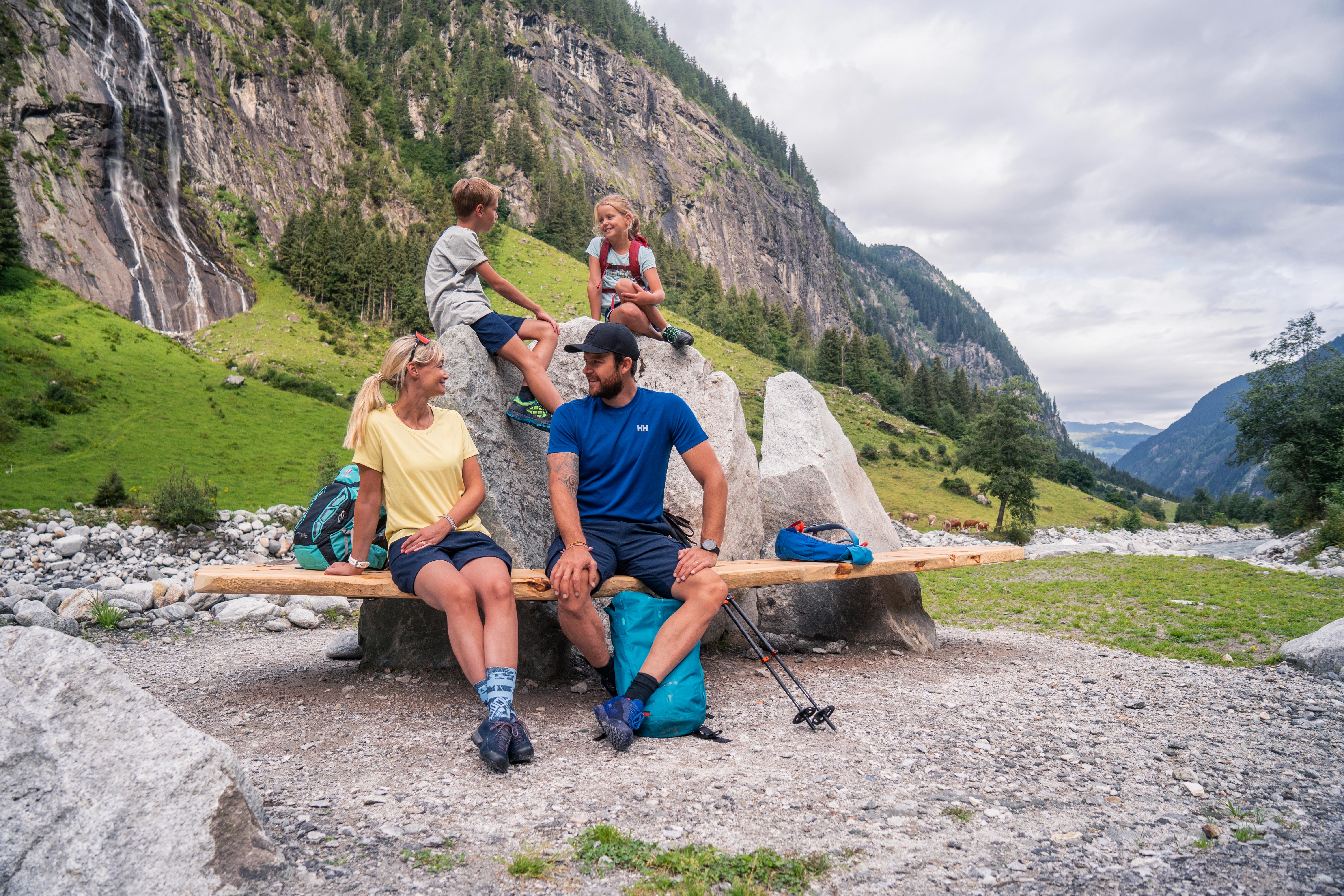 Wandern entlang des Wasserfallweges im Stilluptal in der Ferienregion Mayrhofen-Hippach