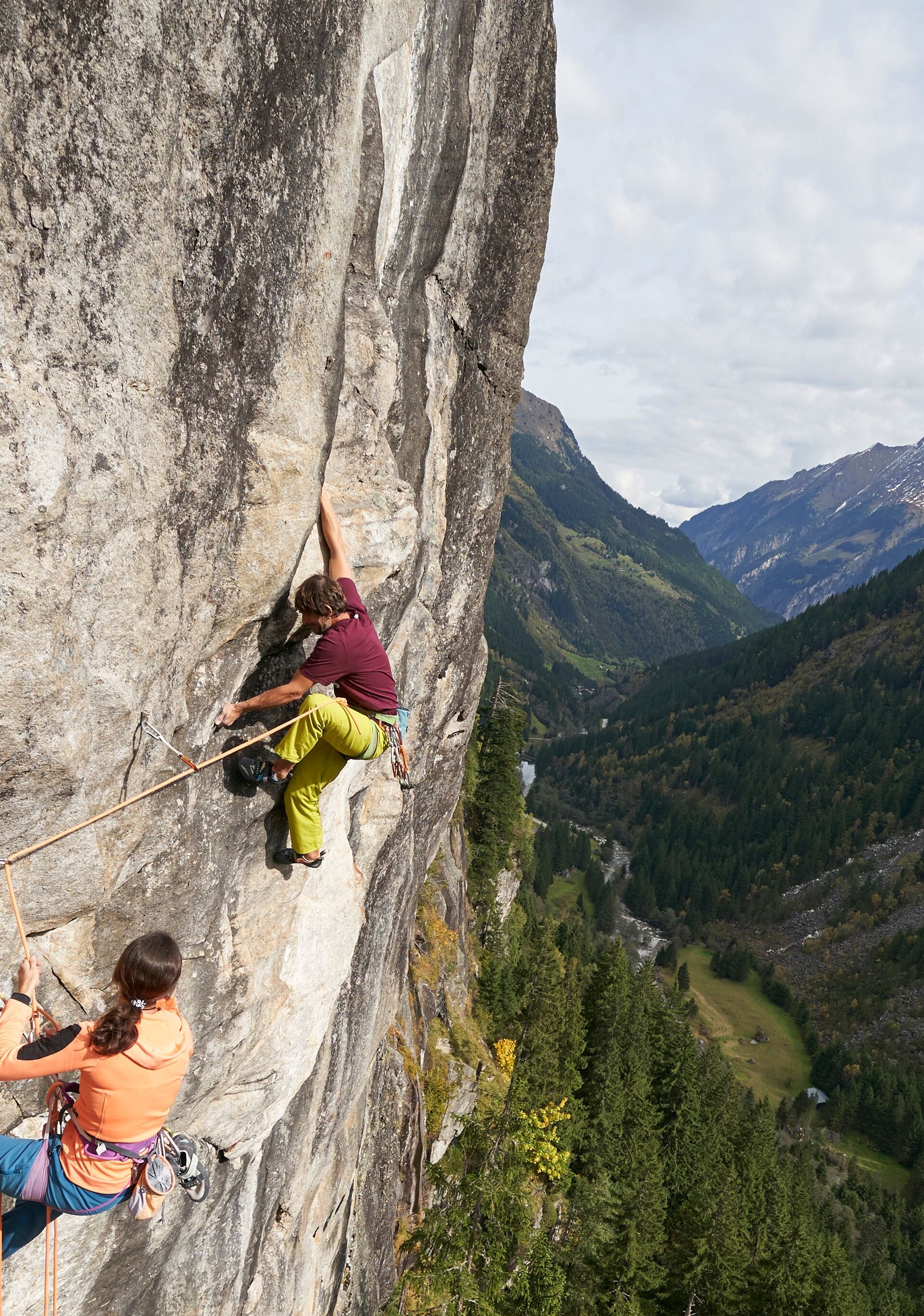 Uwe Eder in der 3. Seillänge der Route »Südsee Boulevard« (9-). Wiegland, Zillertal