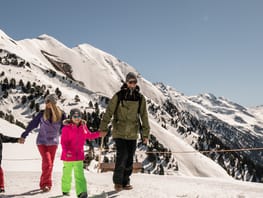 mhf-winter-wandern-ahorn-familie-foto-dominic-ebenbichler ©Dominic Ebenbichler