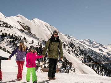 mhf-winter-wandern-ahorn-familie-foto-dominic-ebenbichler ©Dominic Ebenbichler