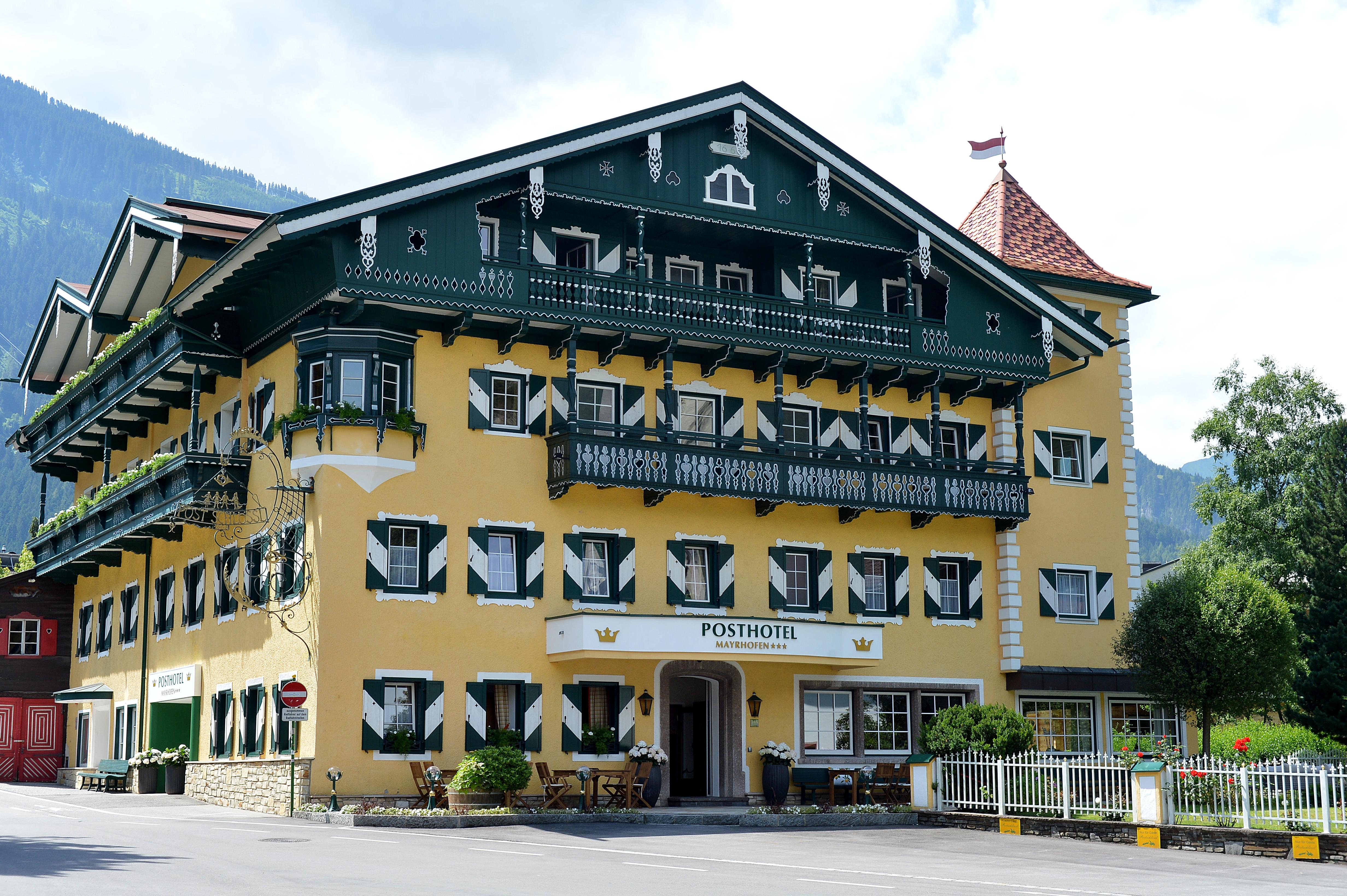 feratel-Posthotel-Mayrhofen-Haus-Sommer4