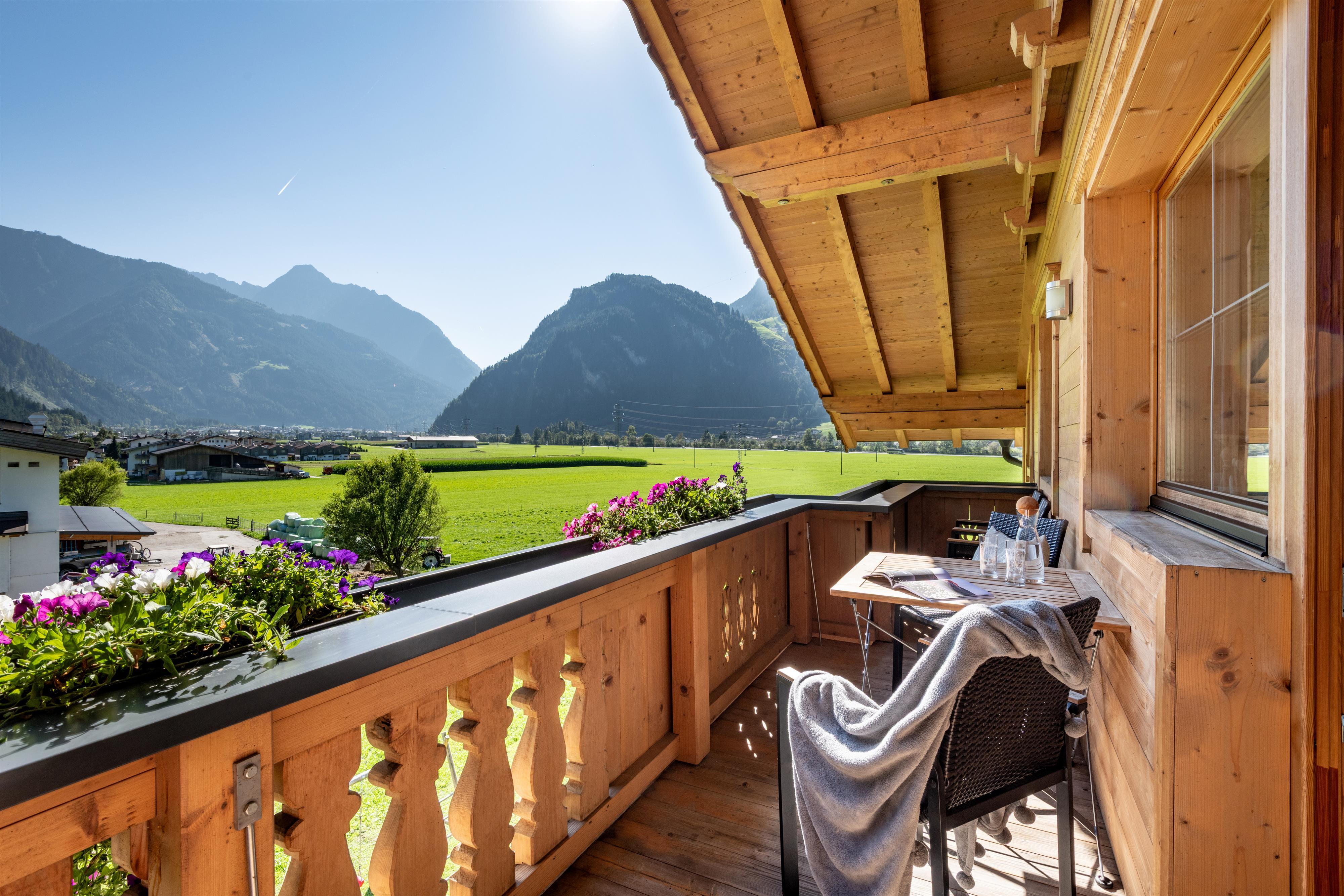 feratel-Apart Magdalena - Bergblick vom Balkon