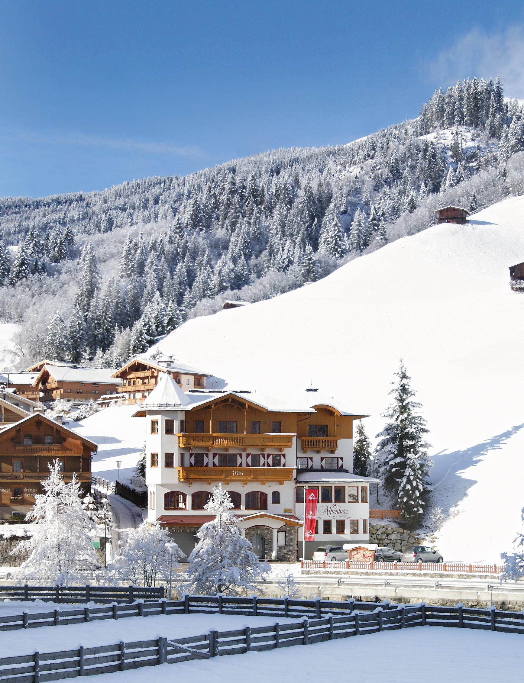 feratel-Alpenherz Hotel - Aussenansicht Winter