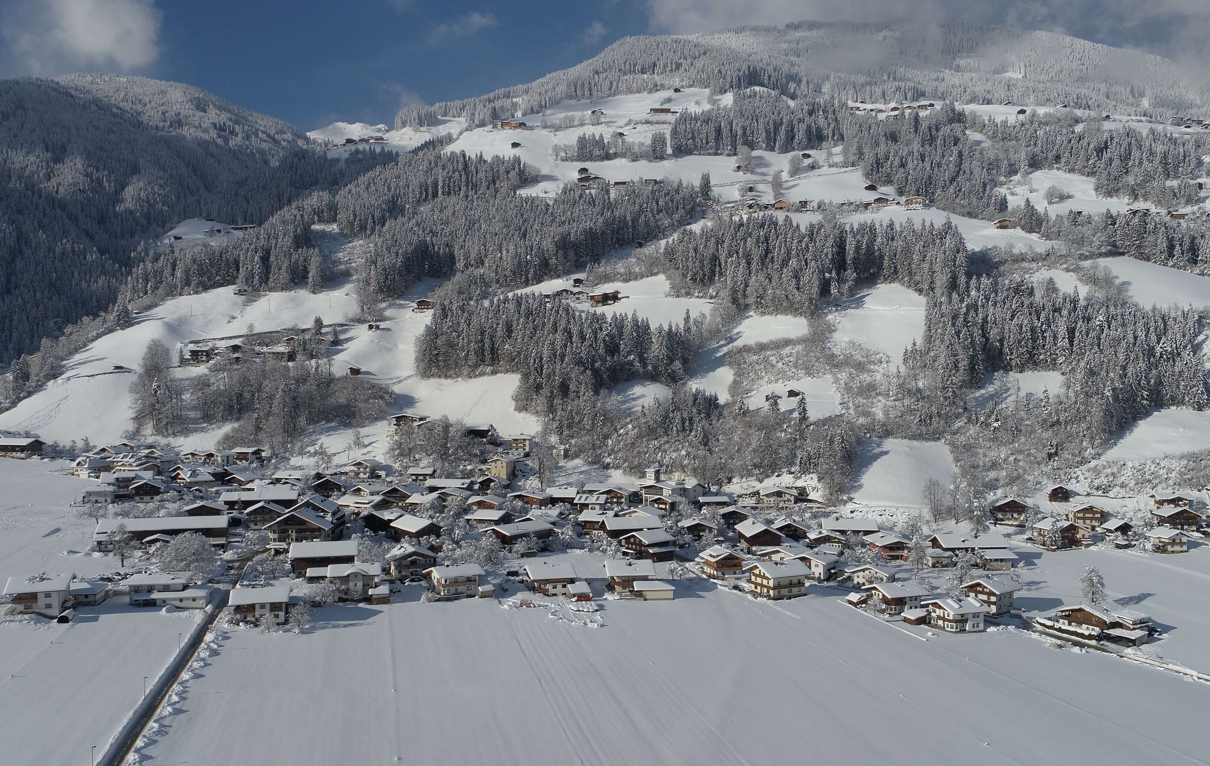 Blick auf Schwendau im Winter