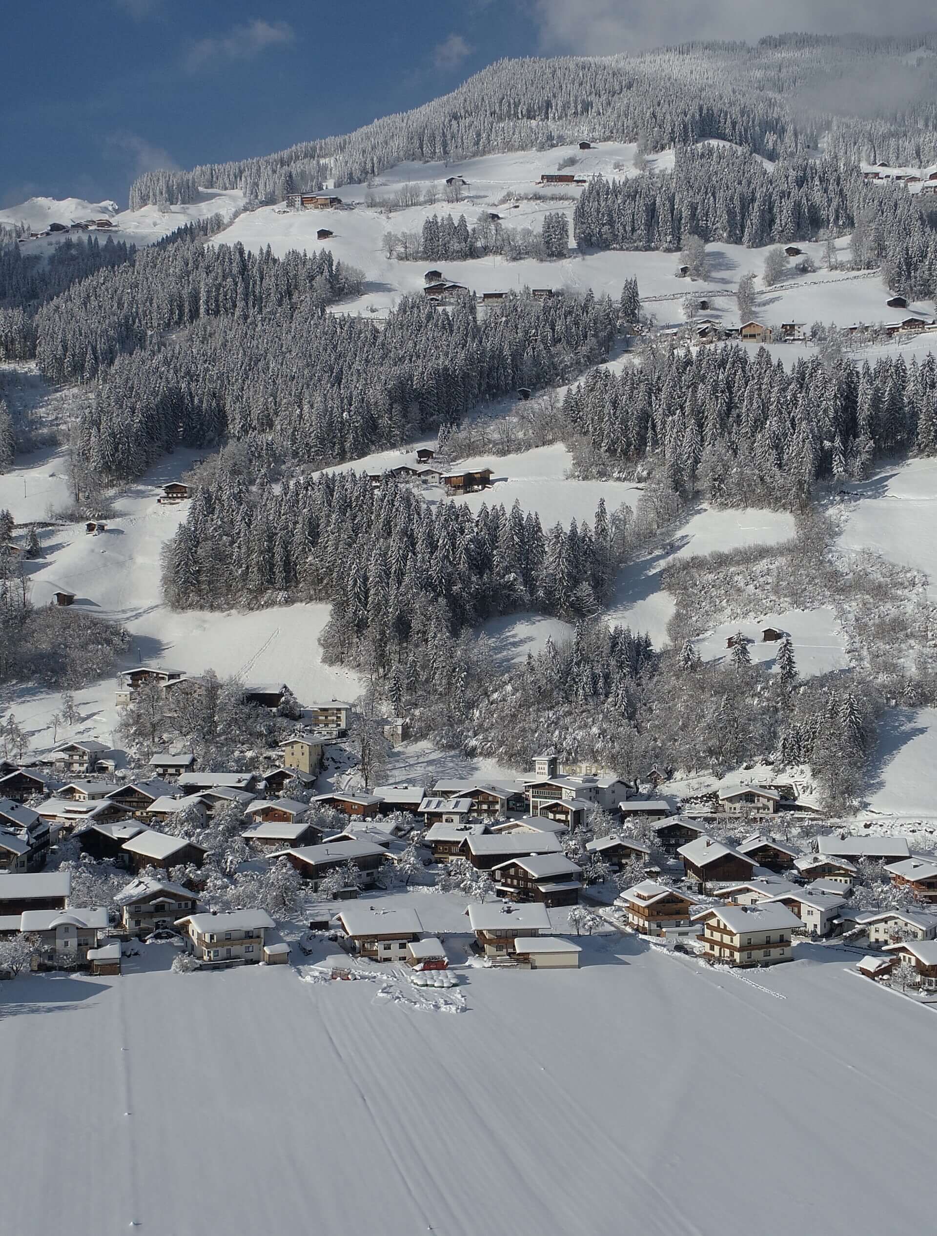 Blick auf Schwendau im Winter