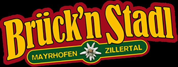 Das Logo vom Brücken Stadl hat einen weißen Hintergrund. Die gelbe Schrift ist von einem roten Rahmen umgeben. Darunter steht „Mayrhofen“, eingerahmt in Grün – ein farbenfrohes und auffälliges Design