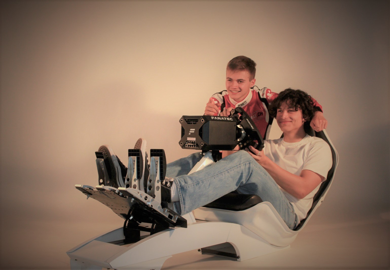 mys-Formel 1 Simulator Coaching-Raoul in Rig with Phillip coaching