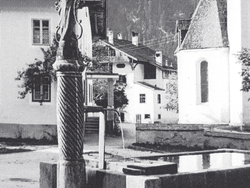 mhf-marienbrunnen1928-foto-archiv-marktgemeinde-mayrhofen.jpg