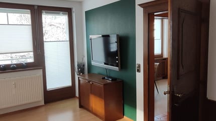 feratel-Ferienwohnung Hafner - Wohnzimmer Fernseher