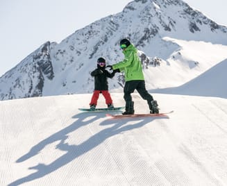 Snowboard lesson on Mount Ahorn