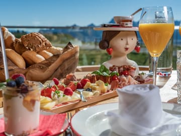 mys-Mountain breakfast at the Granatalm-Bergfrühstück in der Granatalm Mountain breakfast at the Granatalm