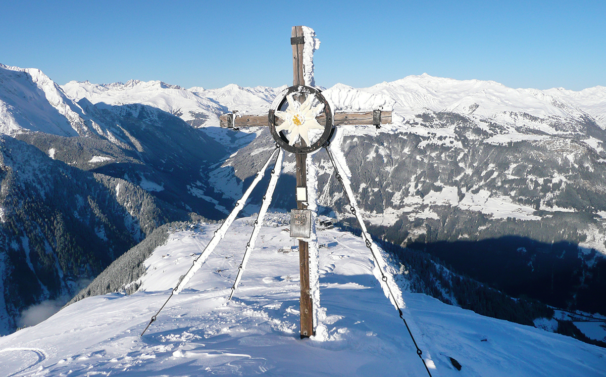 Gipfelkreuz Filzenkogel im Winter am Ahorn in Mountopolis