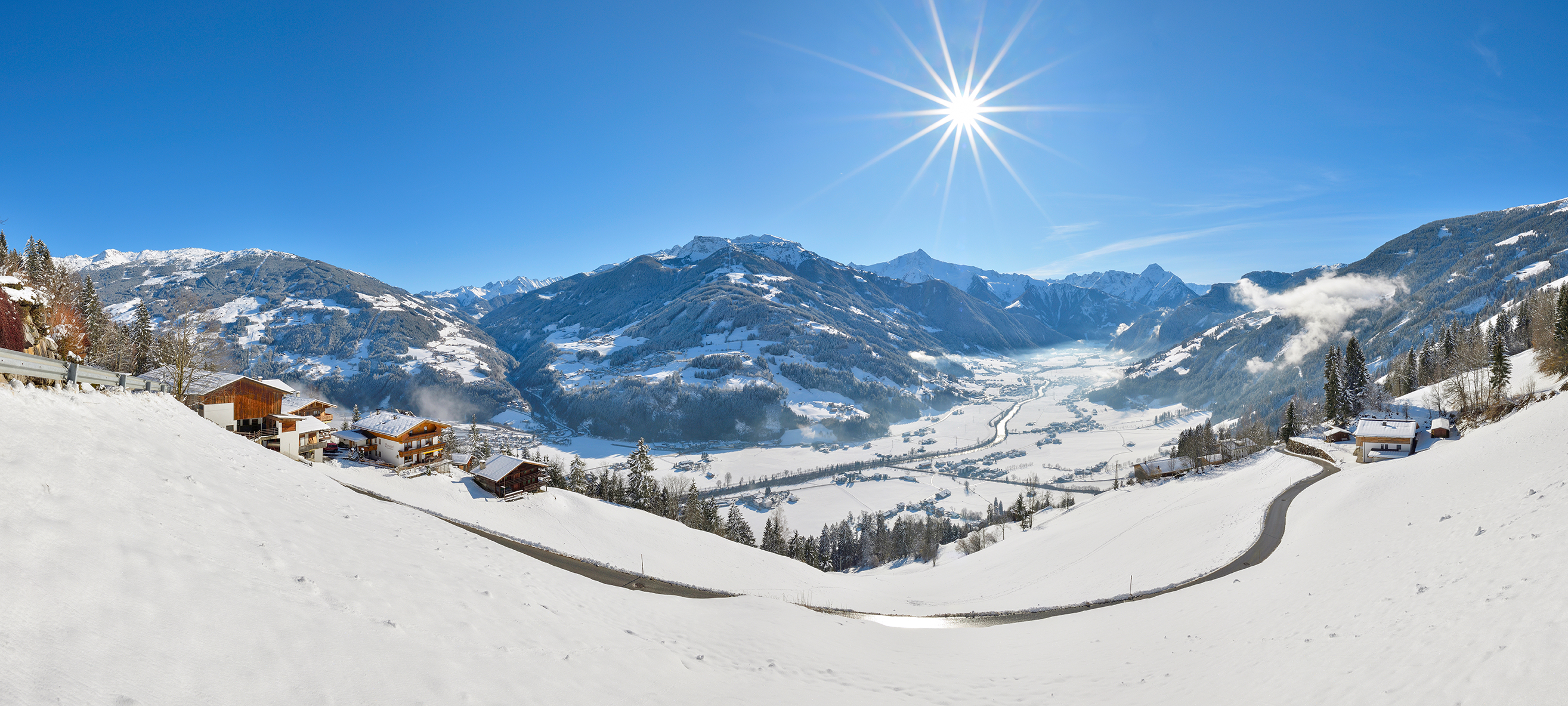 Winter panorama of the Mayrhofen-Hippach holiday region in the Zillertal: sunny snow-covered mountains, winter hiking trails and atmospheric excursion spots.
