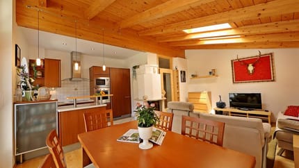 feratel-ALPEN Appartements Moigg - MoiggII Mayrhofen - KÜCHE mit Marmorkamin