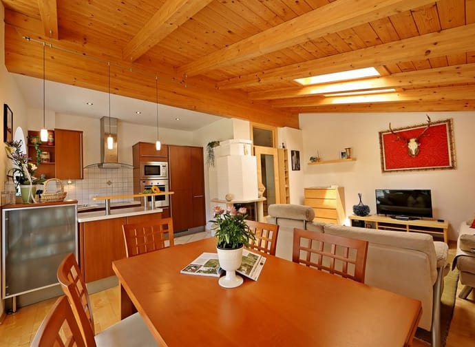 feratel-ALPEN Appartements Moigg - MoiggII Mayrhofen - KÜCHE mit Marmorkamin