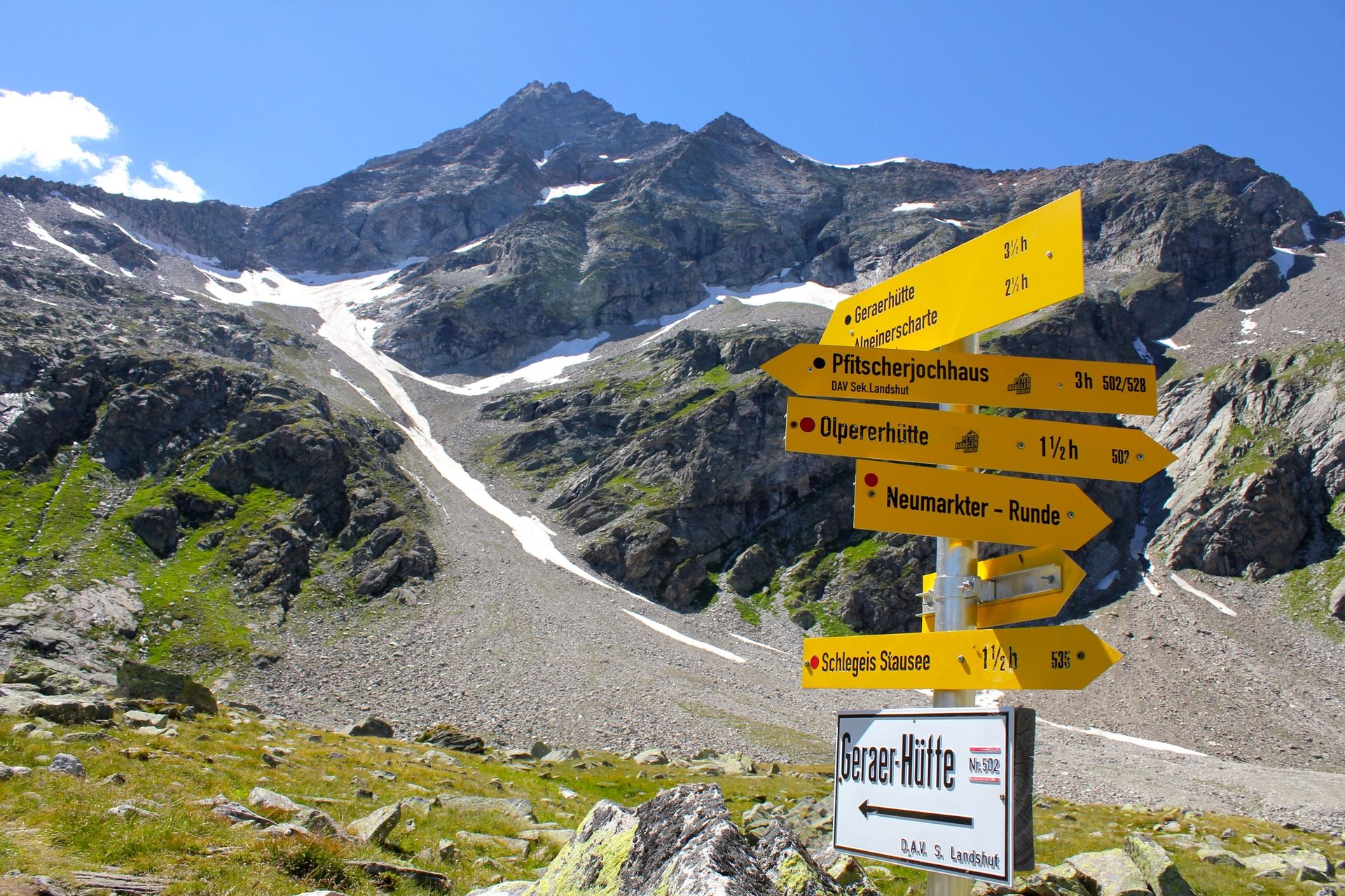 mhf-sommer-landschaft-olperer-peter-habeler-runde-foto katharina daum mhf-sommer-landschaft-olperer-peter-habeler-runde-foto katharina daum