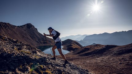 Läufer auf einem Weg neben dem Junssee